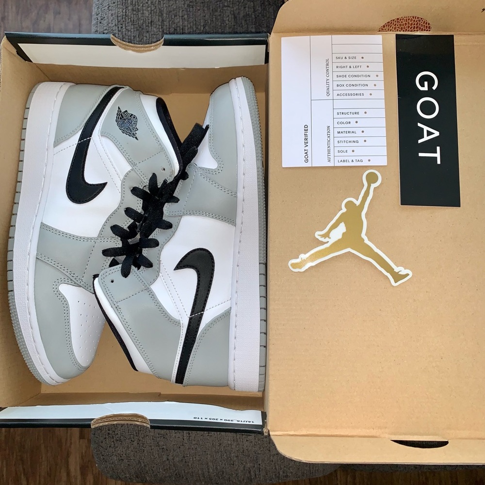 Air Jordan 1 Mids